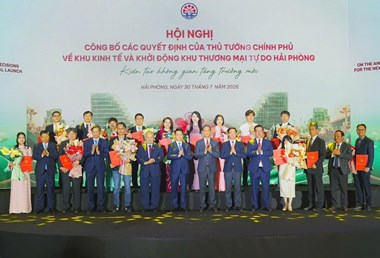Lãnh đạo Hội Doanh nhân trẻ Hải Phòng tham dự Hội nghị công bố các Quyết định của Thủ tướng Chính phủ về Khu kinh tế và khởi động Khu Thương mại tự do Hải Phòng 