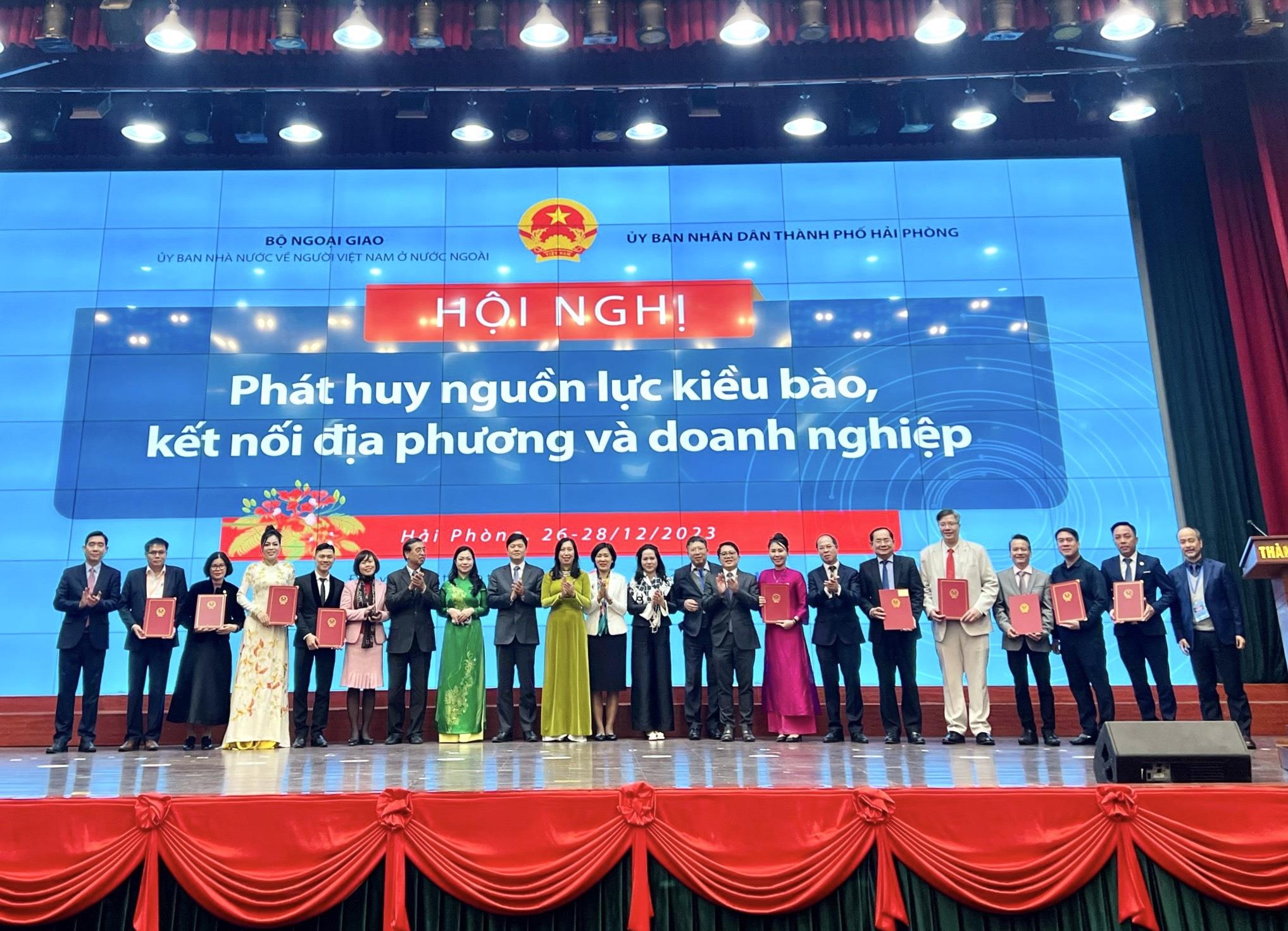 HỘI NGHỊ PHÁT HUY NGUỒN LỰC KIỀU BÀO, KẾT NỐI ĐỊA PHƯƠNG VÀ DOANH NGHIỆP