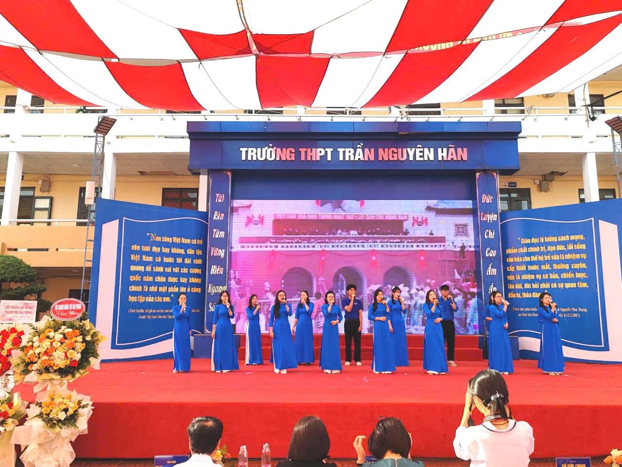 Hội Doanh nhân trẻ Hải Phòng tham dự Chương trình Kỷ niệm 69 năm Ngày truyền thống Hội Liên hiệp Thanh niên Việt Nam (15/10/1956 – 15/10/2025)