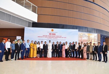 Hội Doanh nhân trẻ Hải Phòng tham dự Hội nghị gặp mặt doanh nghiệp thành phố nhân dịp kỷ niệm 21 năm Ngày Doanh nhân Việt Nam (13/10/2004 – 13/10/2025)