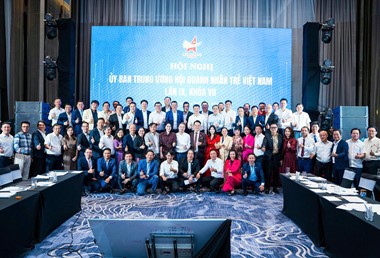 Anh Đặng Việt Bách, Chủ tịch Hội Doanh nhân trẻ Hải Phòng được Ủy ban Trung ương Hội Doanh nhân trẻ Việt Nam khóa VII nhất trí hiệp thương giữ chức Phó Chủ tịch Hội Doanh nhân trẻ Việt Nam khóa VIII