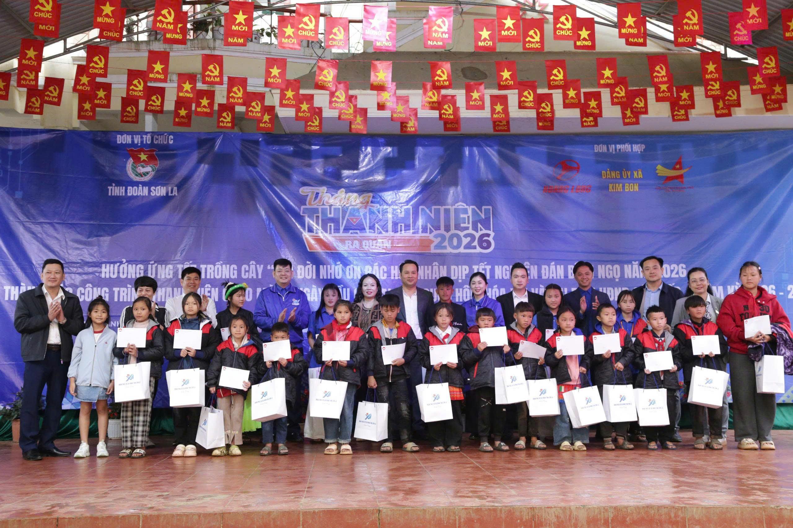 Hội Doanh nhân trẻ Hải Phòng lan tỏa yêu thương, đồng hành cùng học sinh Kim Bon - Sơn La